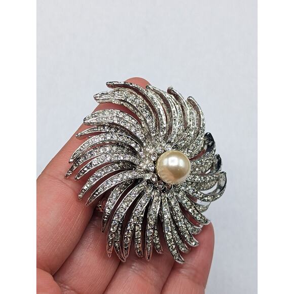 Vtg KJL Kenneth J Lane Crystal Rhinestone Faux Pearl Sunburst Silver Pin Brooch - Picture 6 of 9